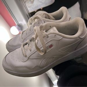 Reebok size 7 white sneakers